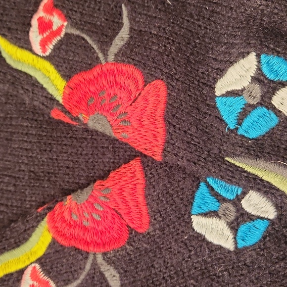 Sweater - Picture 4 of 4